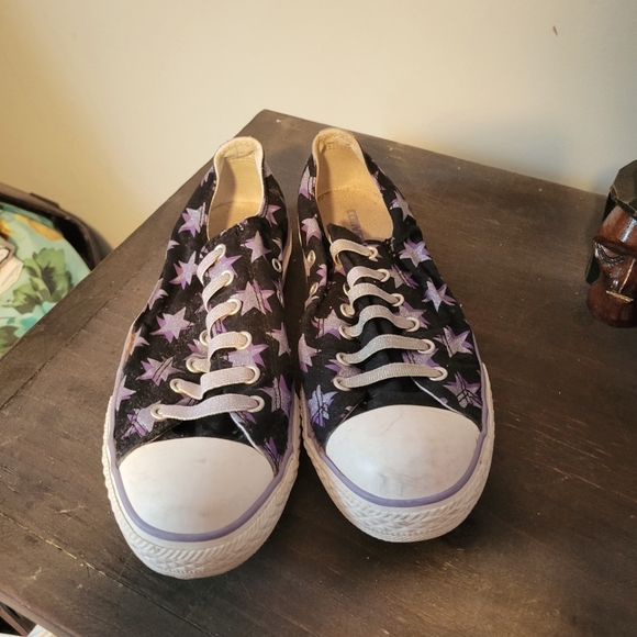 Converse - Picture 2 of 2